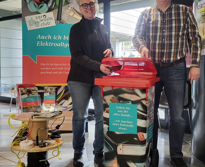 Isabel Kramer vom BAV mit Bürgermeister Bernd Hibst