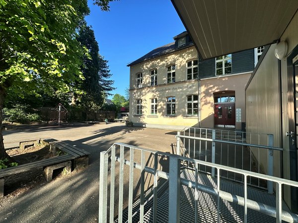 Altbau Grundschule Tente