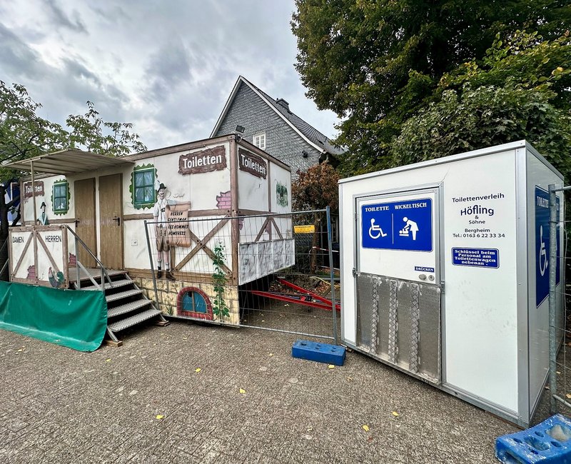 Mobile Toiletten am Loches-Platz