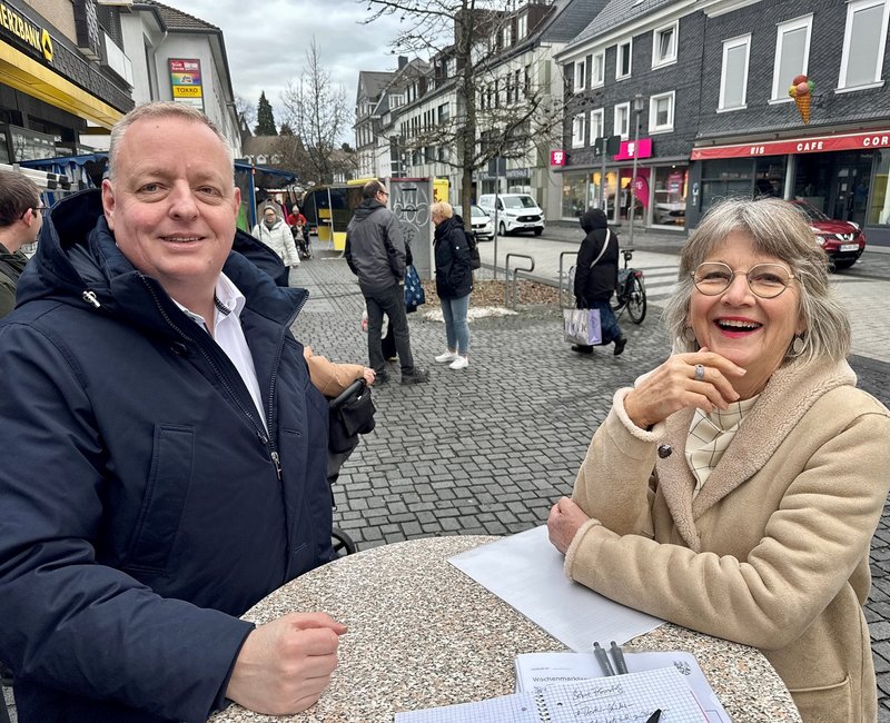 Bürgermeister Hibst auf dem Wochenmarkt