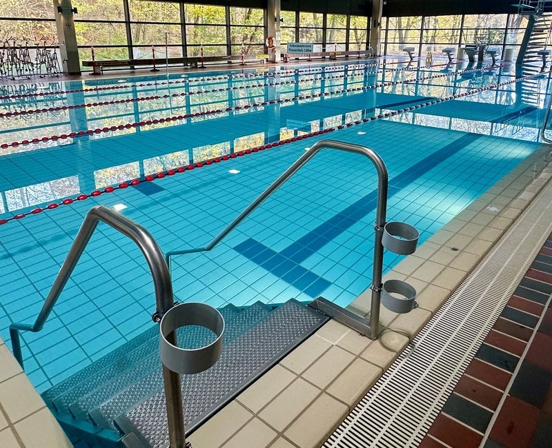 Blick auf das Schwimmbecken