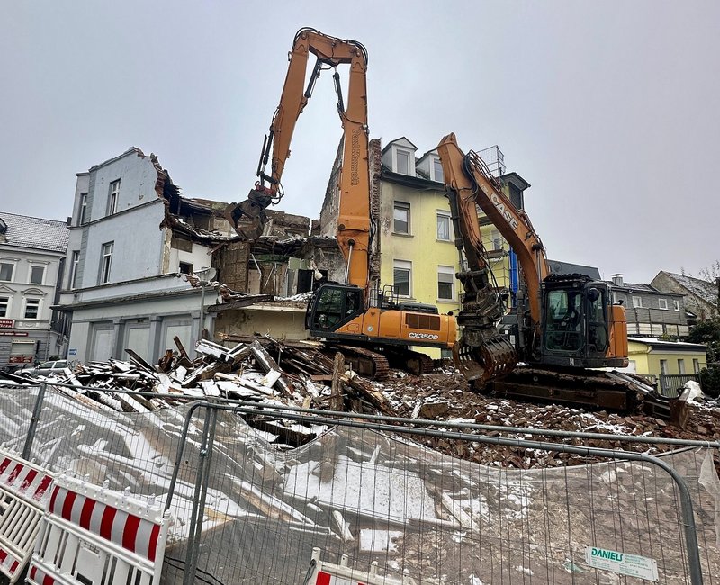 Blick auf Abrisshaus